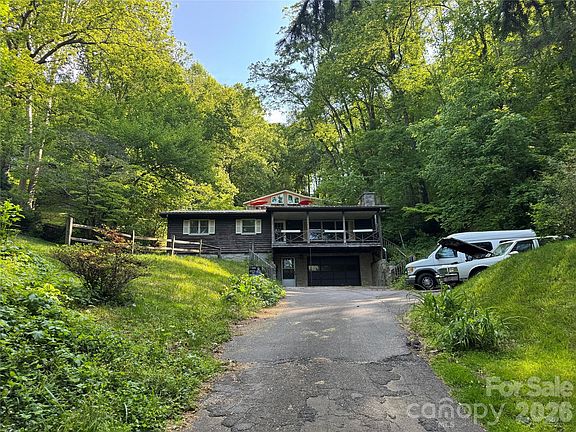 2nd image of 814 Mountain View Dr