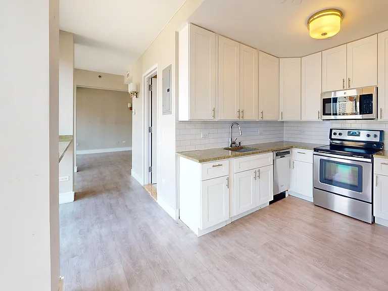 237 E 34th St #1904 — Photo 7