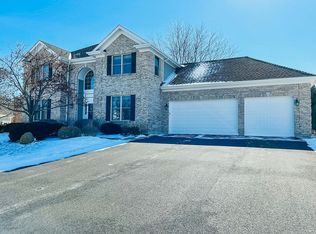 1715 Squirrel Trl, Cary, IL 60013