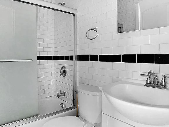 2nd image of 133 Avenue D