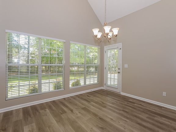 5th image of 597 Briar Run Ct