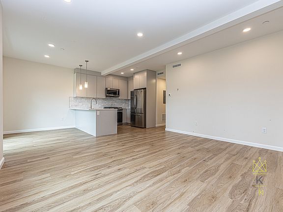 3rd image of 458 Washington St #107