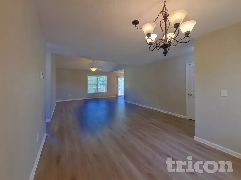 707 Patriot Ln — Photo 3
