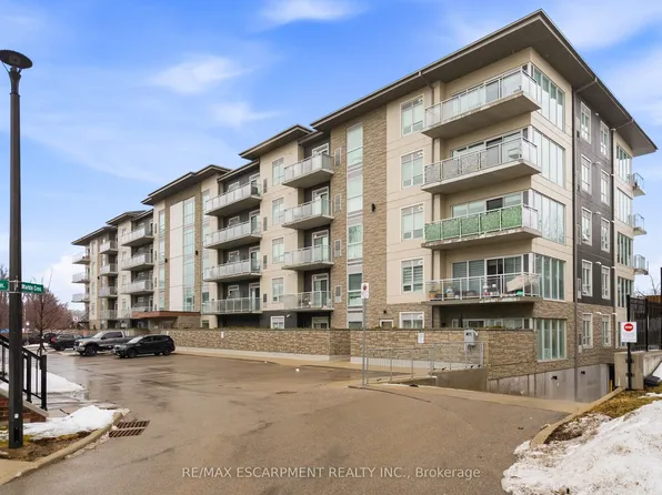 16 Markle Cres #413, Hamilton, ON L9G 0H4