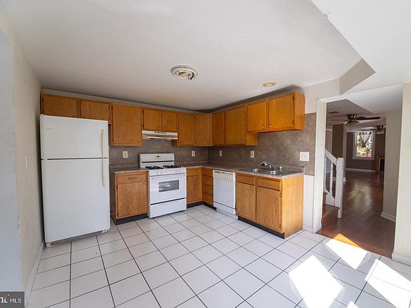 3rd image of 824 S 12th St #2