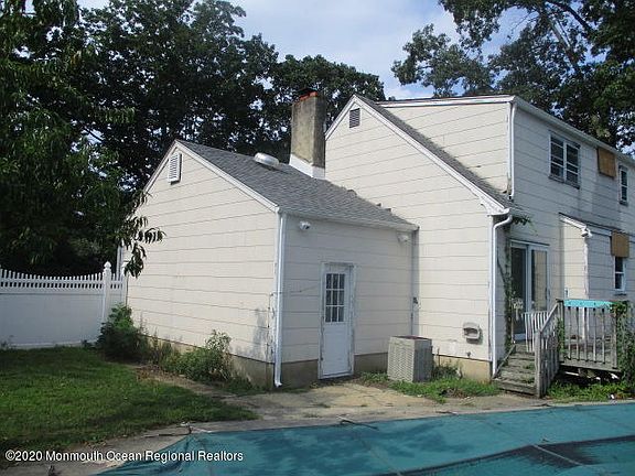 3rd image of 851 Castle Dr