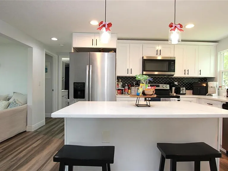 14 W King St — Photo 11