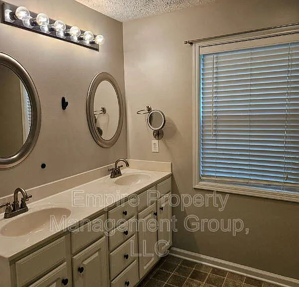 202 Castlebury Dr — Photo 7