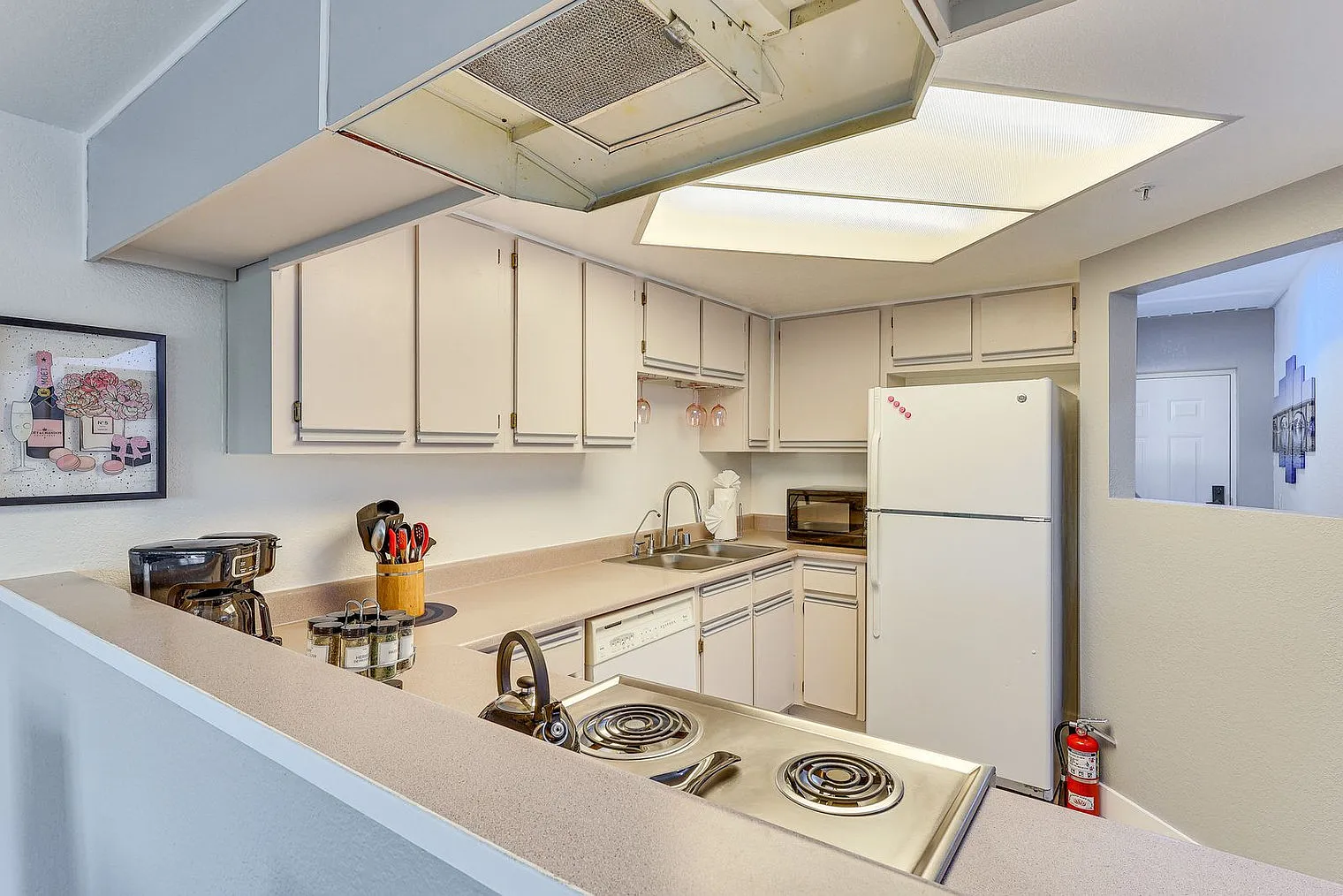 2 bed, 2.0 bath, 1022 sqft, $11,208 — Photo 4