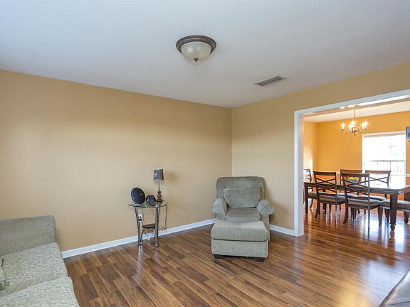 3rd image of 505 Lake Forest Dr
