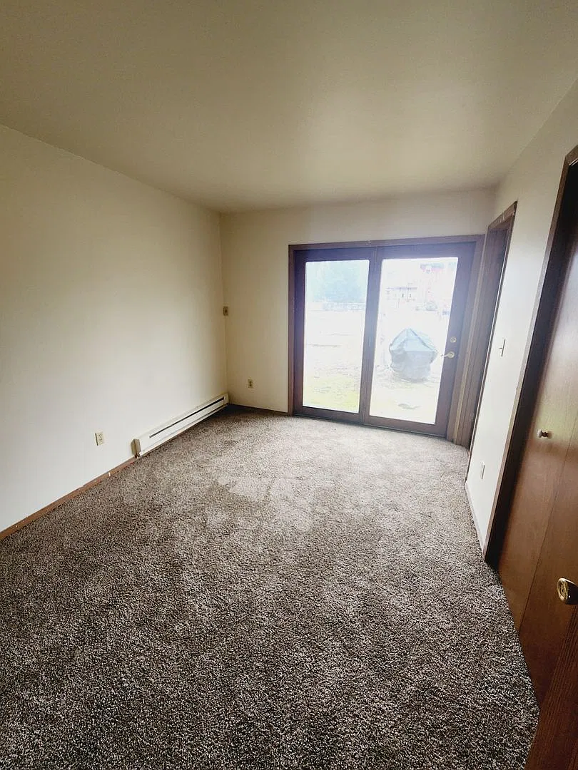 332 Monroe St — Photo 4
