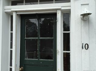 10 Orchard Ln, Groton, CT 06355