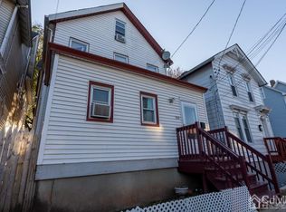 152 Townsend St, New Brunswick, NJ 08901