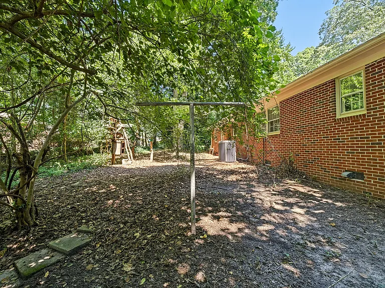 97 Shamrock Ln — Photo 30