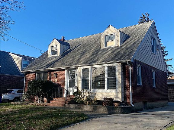 2nd image of 471 Carnation Ave