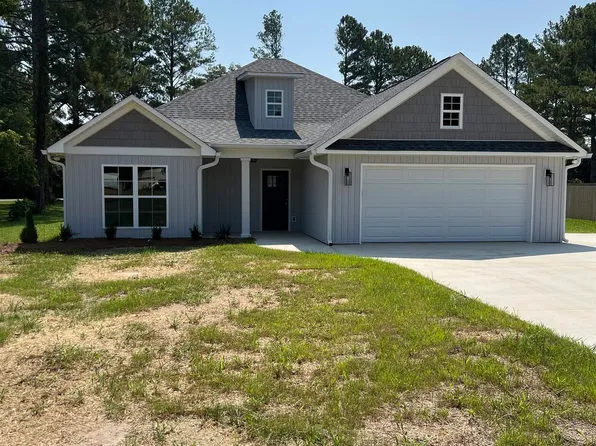 2597 Sims St, Hokes Bluff, AL 35903