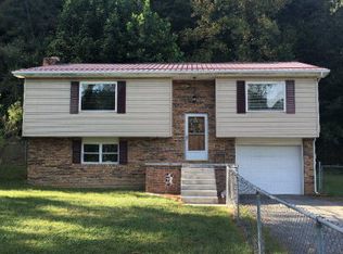 73 Main St, Mount Hope, WV 25880