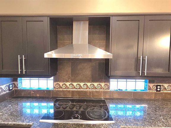 5th image of 101 Edgebrook Grv NW