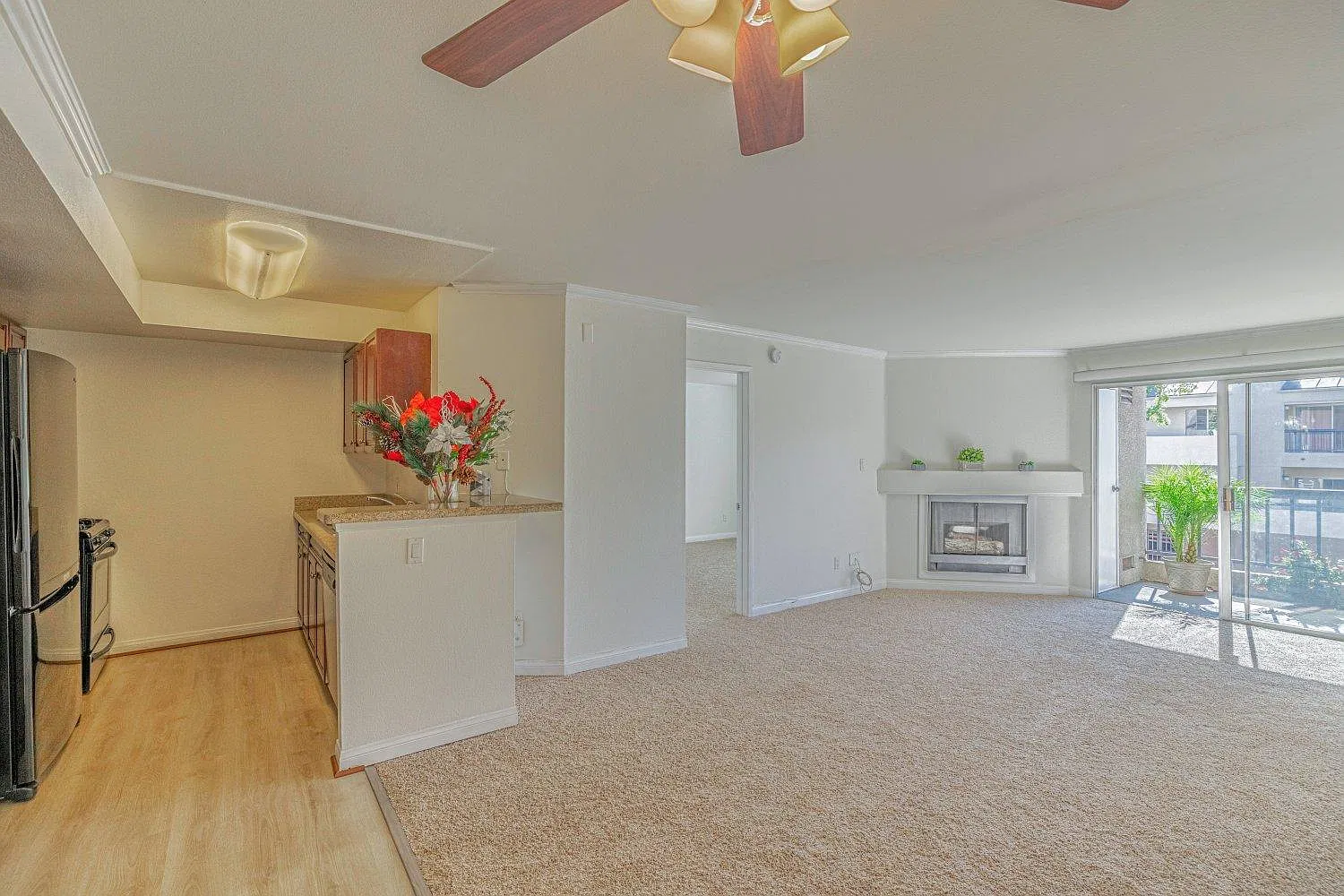 5535 Canoga Ave — Photo 4