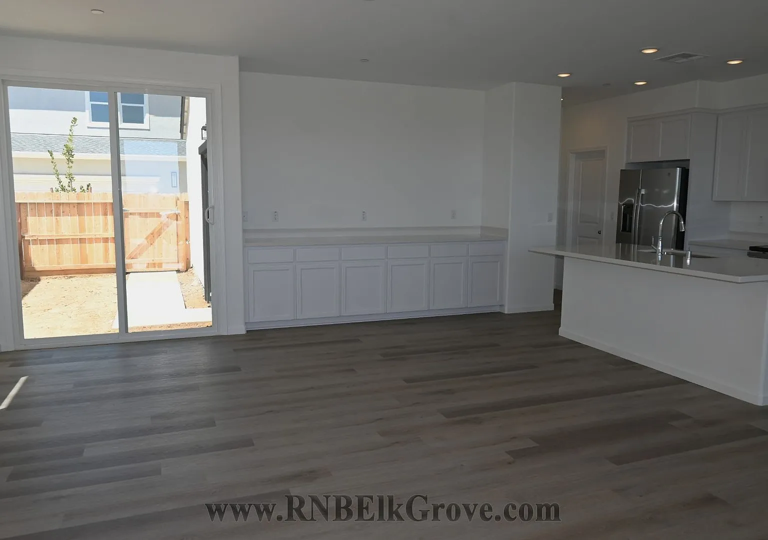 Beautiful New Build Home in Elk Grove!- Resident Benefit Package Property — Photo 3