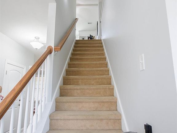 5th image of 4030 Sunset Ridge Dr