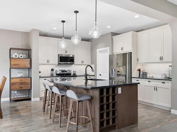 300 W Aspenmere Way, Chestermere, AB T1X 0Y2