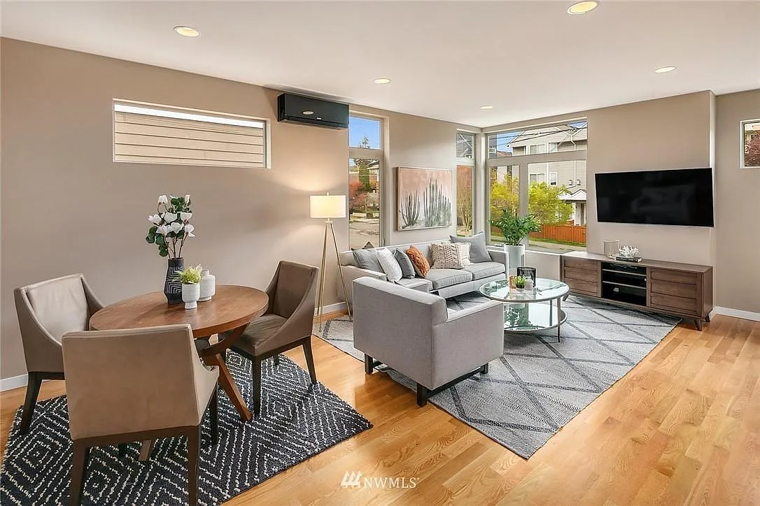 3 bed, 2.5 bath, 1430 sqft, $3,900 — Photo 2