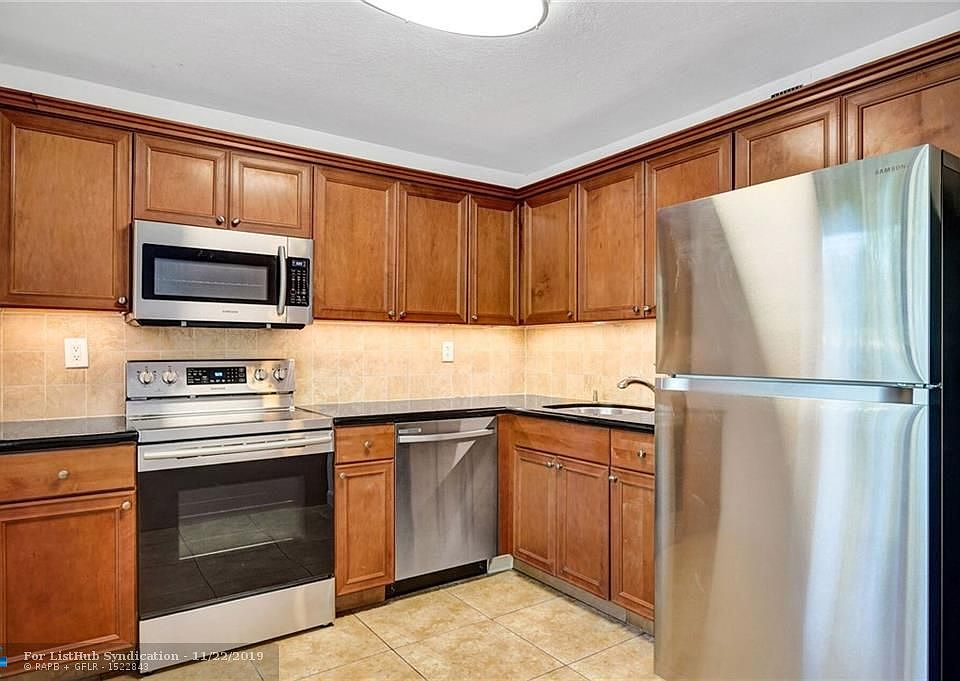 1st image of 820 NE 28th St APT 2