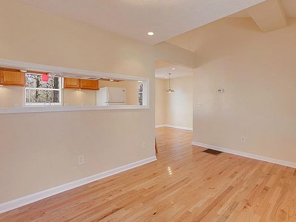 4th image of 2465 Adams Dr SE
