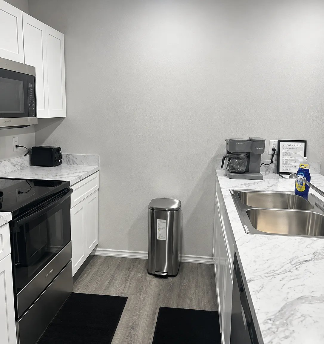 5 bed, $1,200 — Photo 2