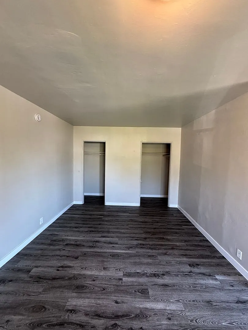 Crenshaw Apts LLC — Photo 3