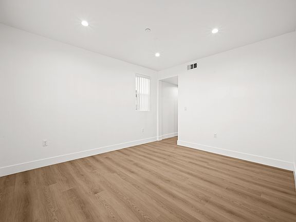 5th image of 2000 Hillcrest Dr #2000