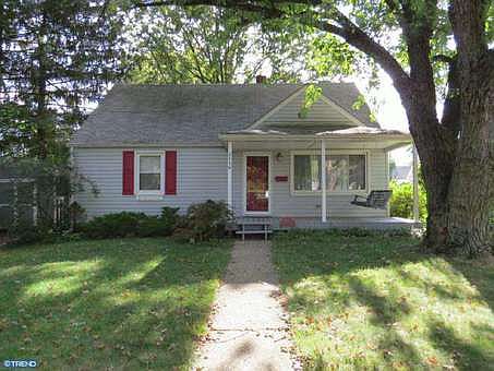 2nd image of 2448 Pershing Ave