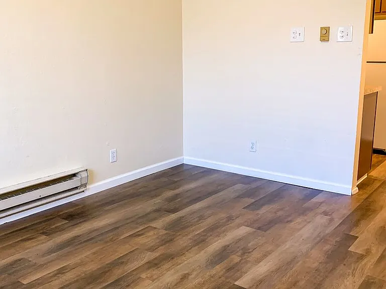 Spacious 2 Bedroom Apartment with Private Patio — Photo 7