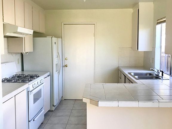 2nd image of 2040 Lavonne Ave