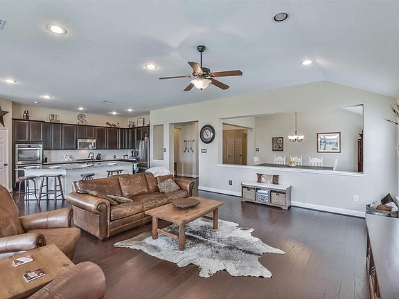 3rd image of 8615 Redstone Hills Dr