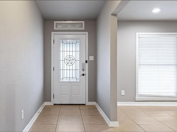 3rd image of 115 E Holland St