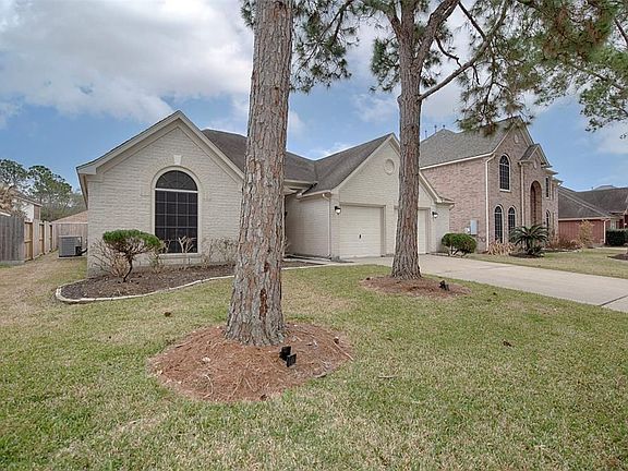 2nd image of 134 Emerald Cloud Ln