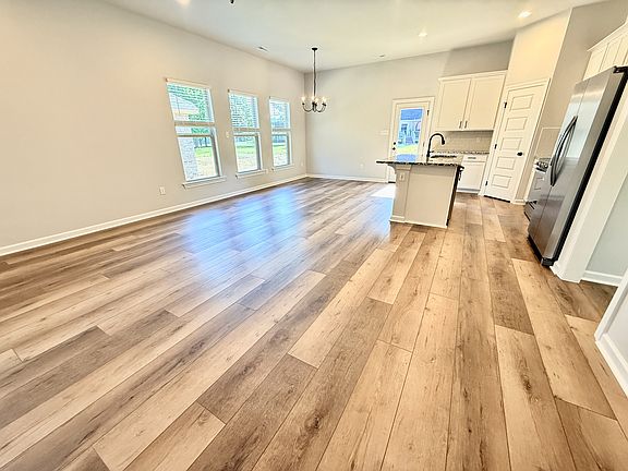 3rd image of 16541 Aspen Ln