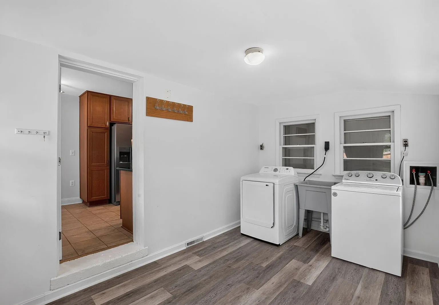 4 bed, 1.0 bath, 1462 sqft, $3,000 — Photo 4