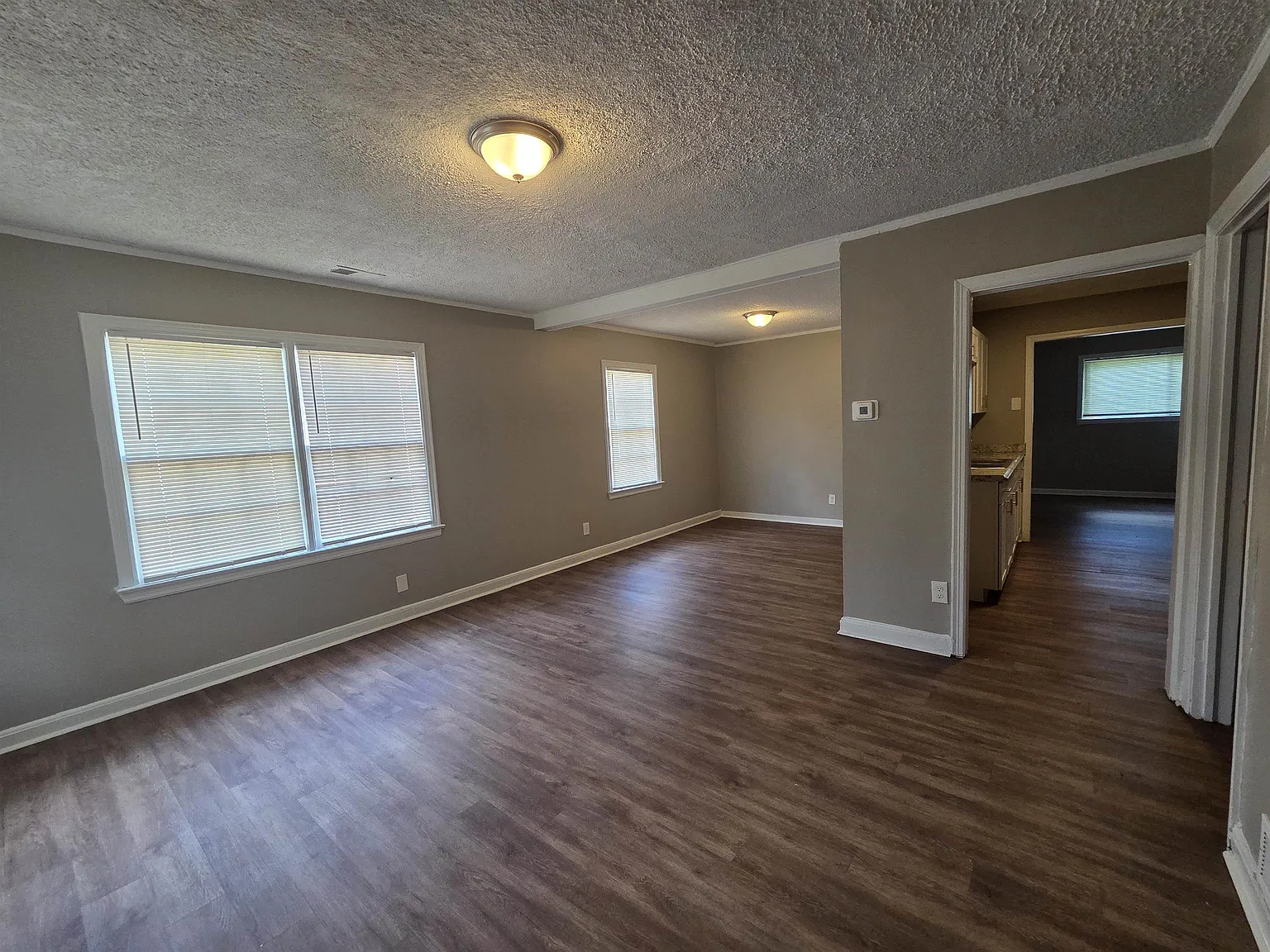 4 bed, 2.0 bath, 1464 sqft, $1,595 — Photo 2
