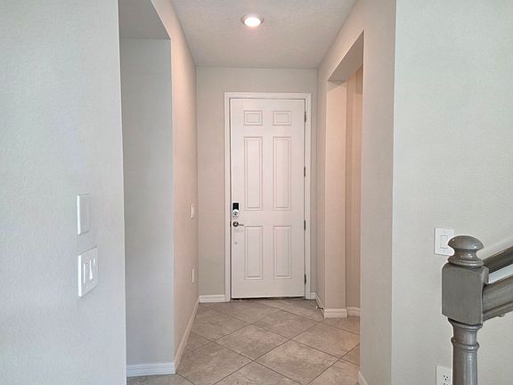 3rd image of 2865 High Pointe St