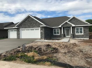 445 Royal Saint Pats Dr, Wrightstown, WI 54180