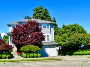 3223 W Viewmont Way W, Seattle, WA 98199