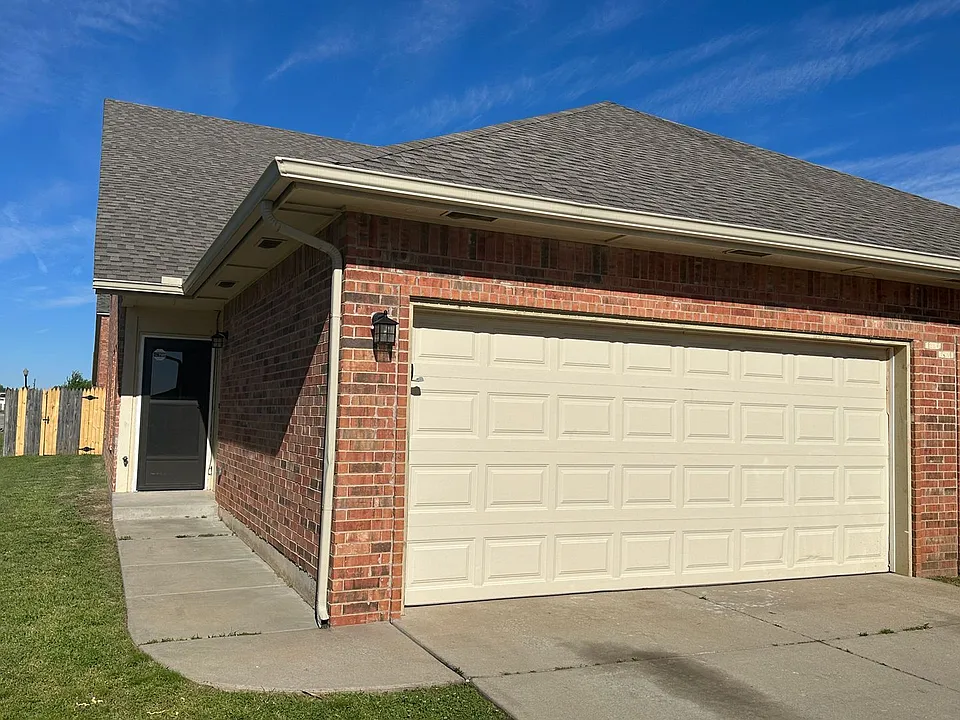 1735 W Palm Pl