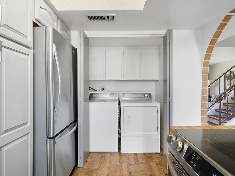 2844 E Clarendon Ave — Photo 12