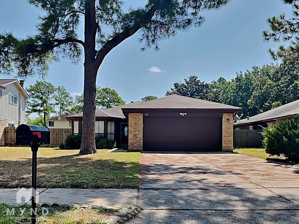 8111 Valeta Dr