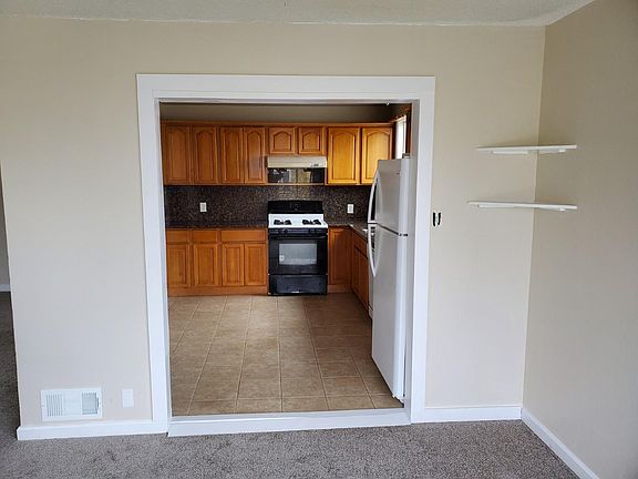 5th image of 527 Westmoor Ave