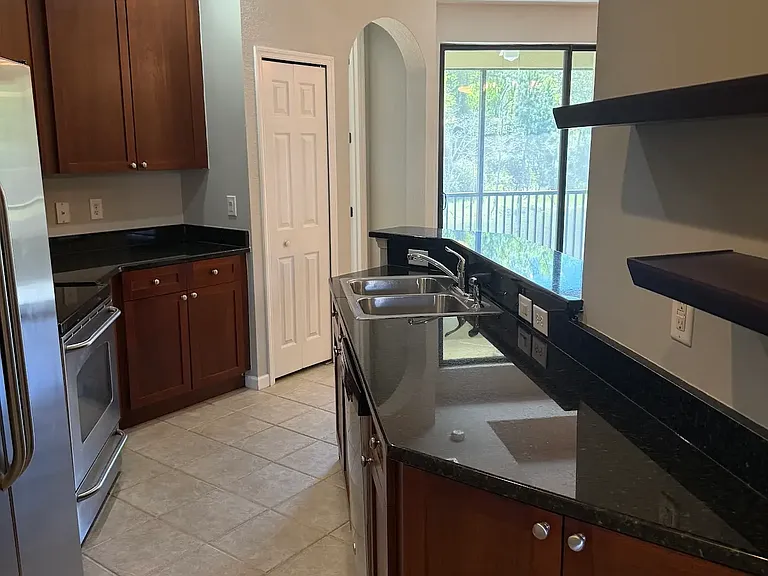 455 La Travesia Flora St #202 — Photo 19