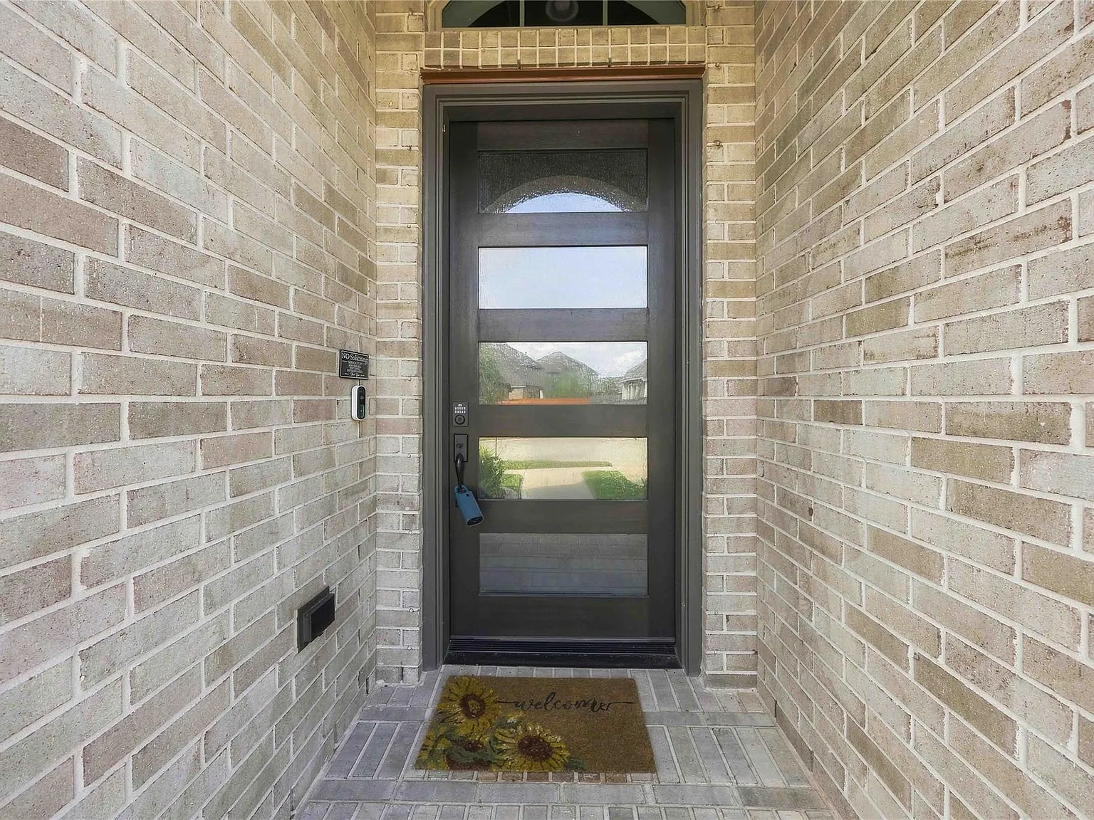 4 bed, 3.0 bath, 2481 sqft, $3,400 — Photo 4